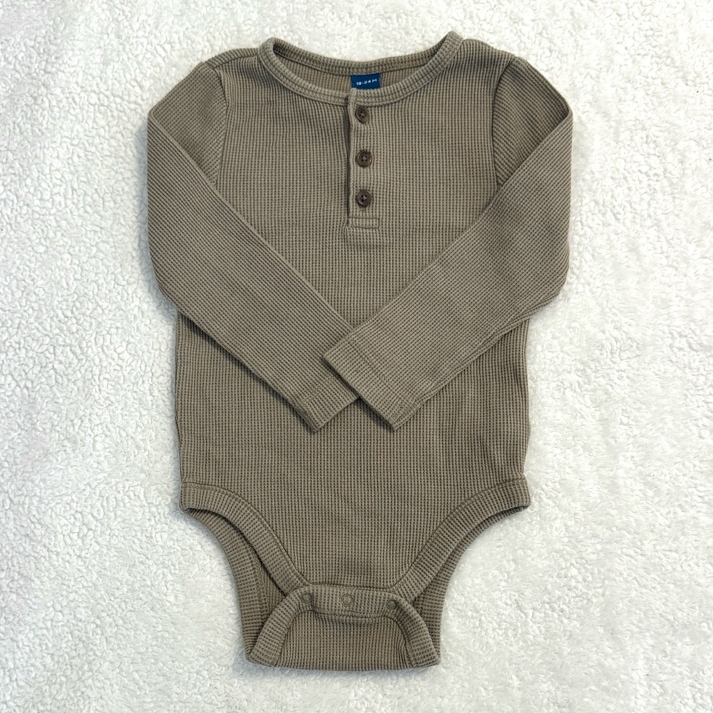 3/$15 🌸 Old Navy Unisex Long Sleeve Thermal Knit Henley Bodysuit Birch Leaf